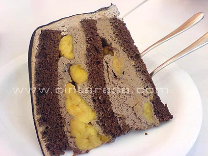 Chocolate Caramel Banana Skillet Cake - Mind Over Batter